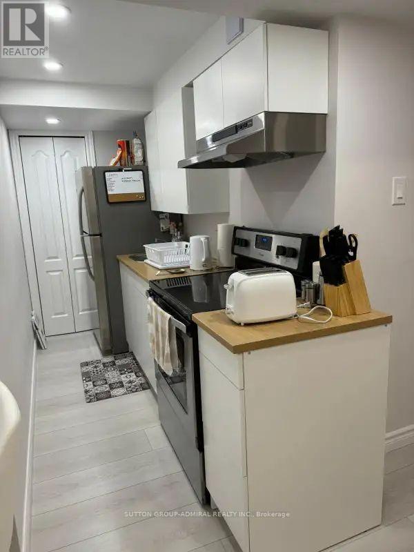 102 Lower - 1331 Major Mackenzie Drive, Vaughan, ON - Indoor Photo Showing Kitchen