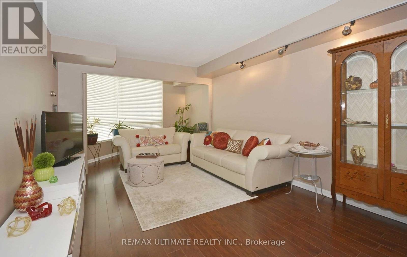 1206 - 3 Hickory Tree Road, Toronto, ON - Indoor