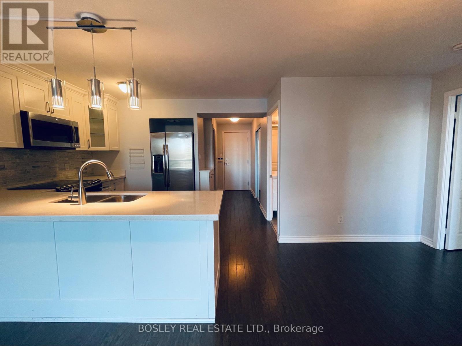 807 - 323 Richmond Street E, Toronto, ON - Indoor Photo Showing Kitchen With Double Sink