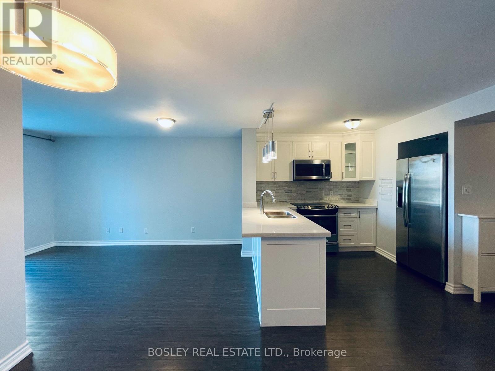 807 - 323 Richmond Street E, Toronto, ON - Indoor Photo Showing Kitchen With Double Sink
