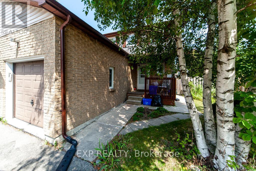 1447 Fleming Court, Oshawa, ON - Outdoor