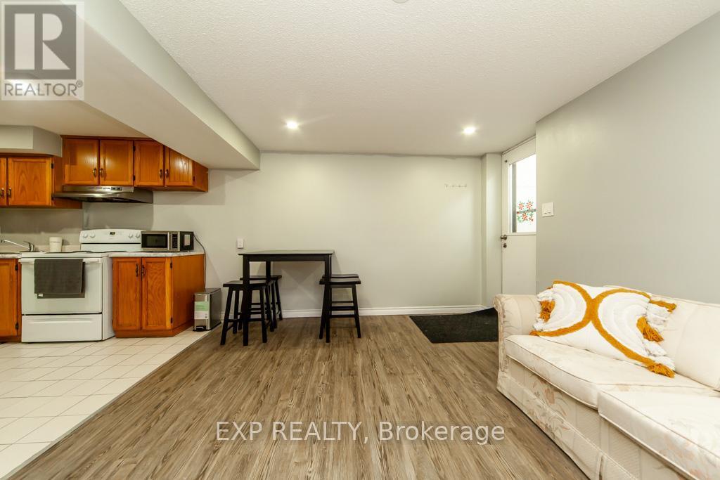 1447 Fleming Court, Oshawa, ON - Indoor Photo Showing Other Room