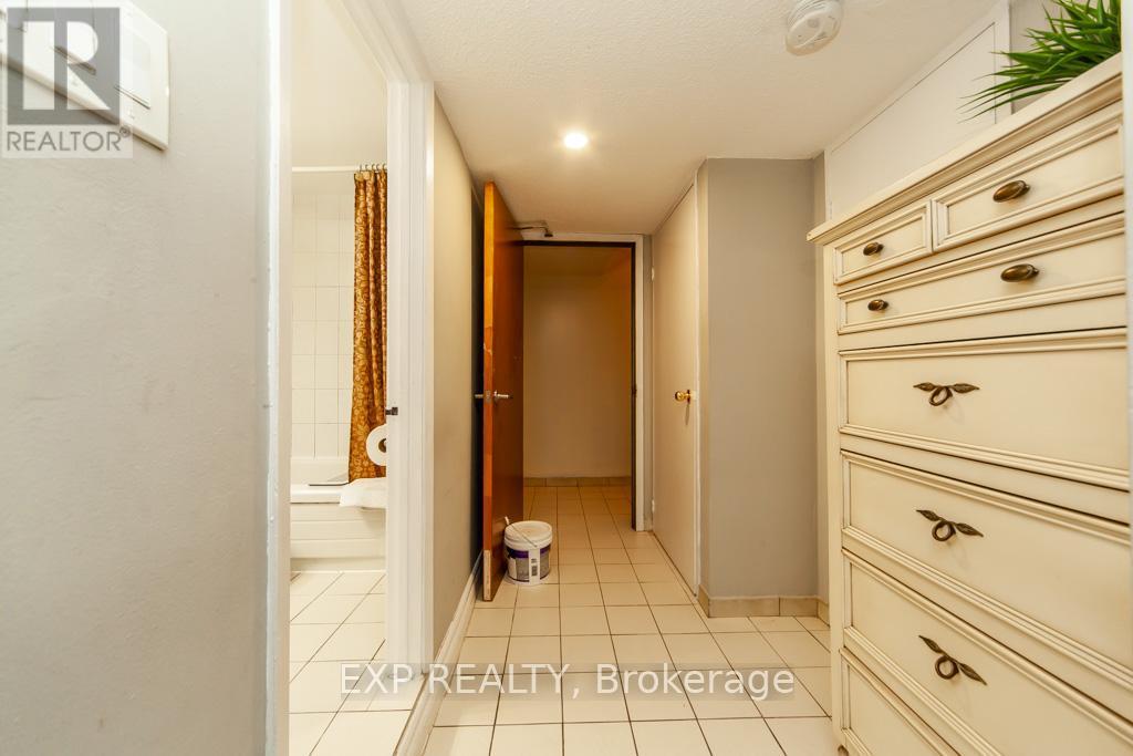 1447 Fleming Court, Oshawa, ON - Indoor