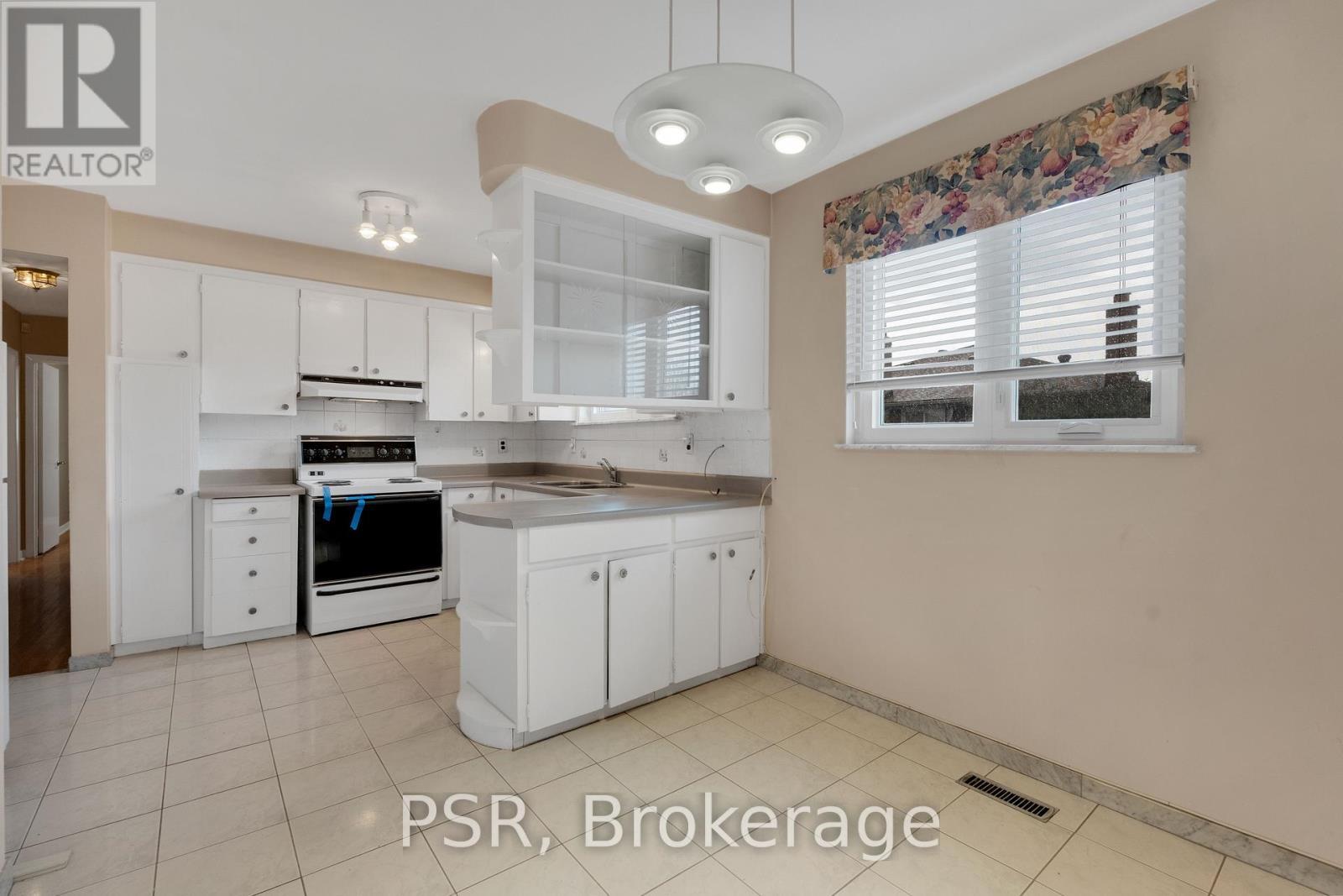 60 Bamford Crescent, Toronto, ON - Indoor Photo Showing Kitchen
