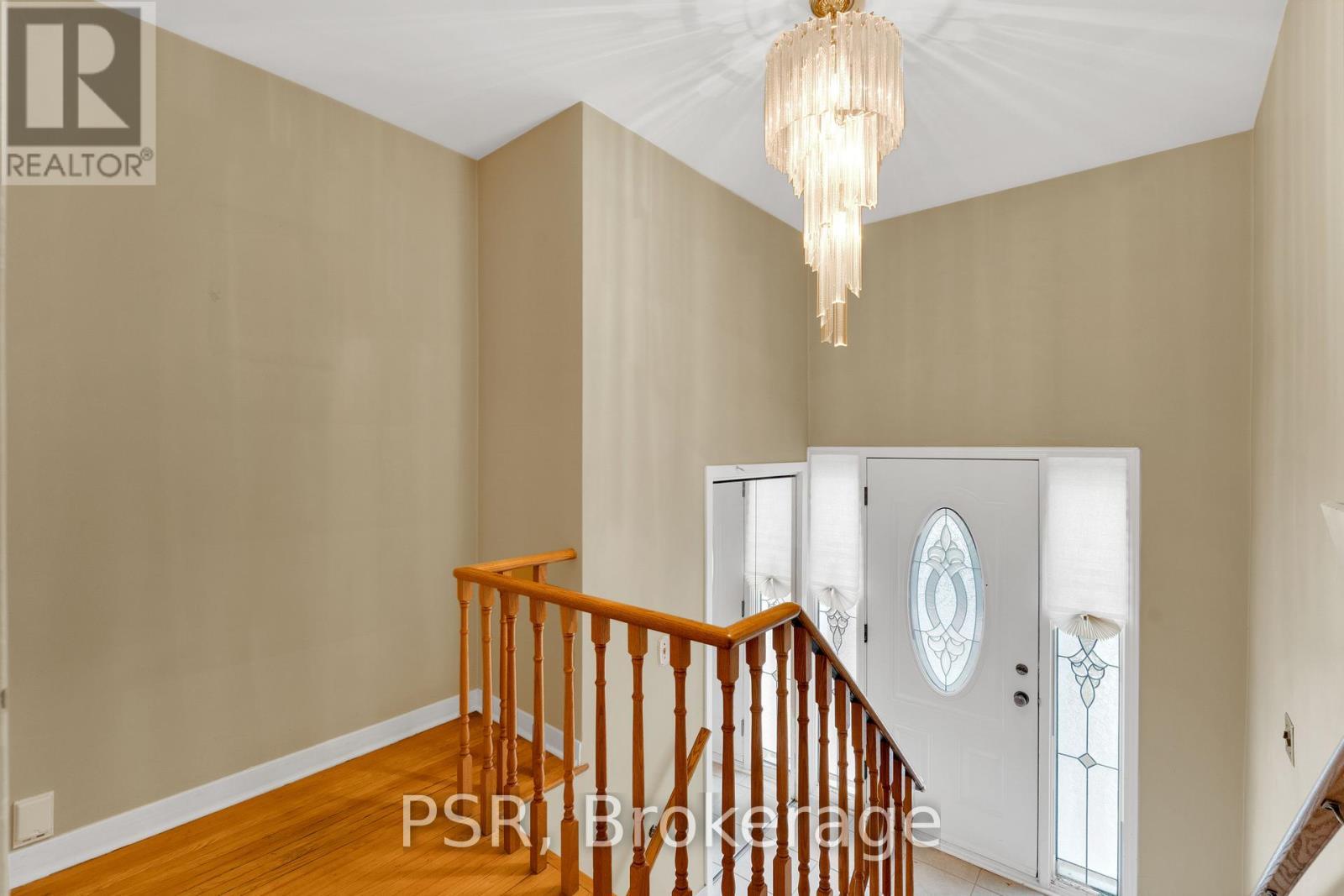 60 Bamford Crescent, Toronto, ON - Indoor Photo Showing Other Room