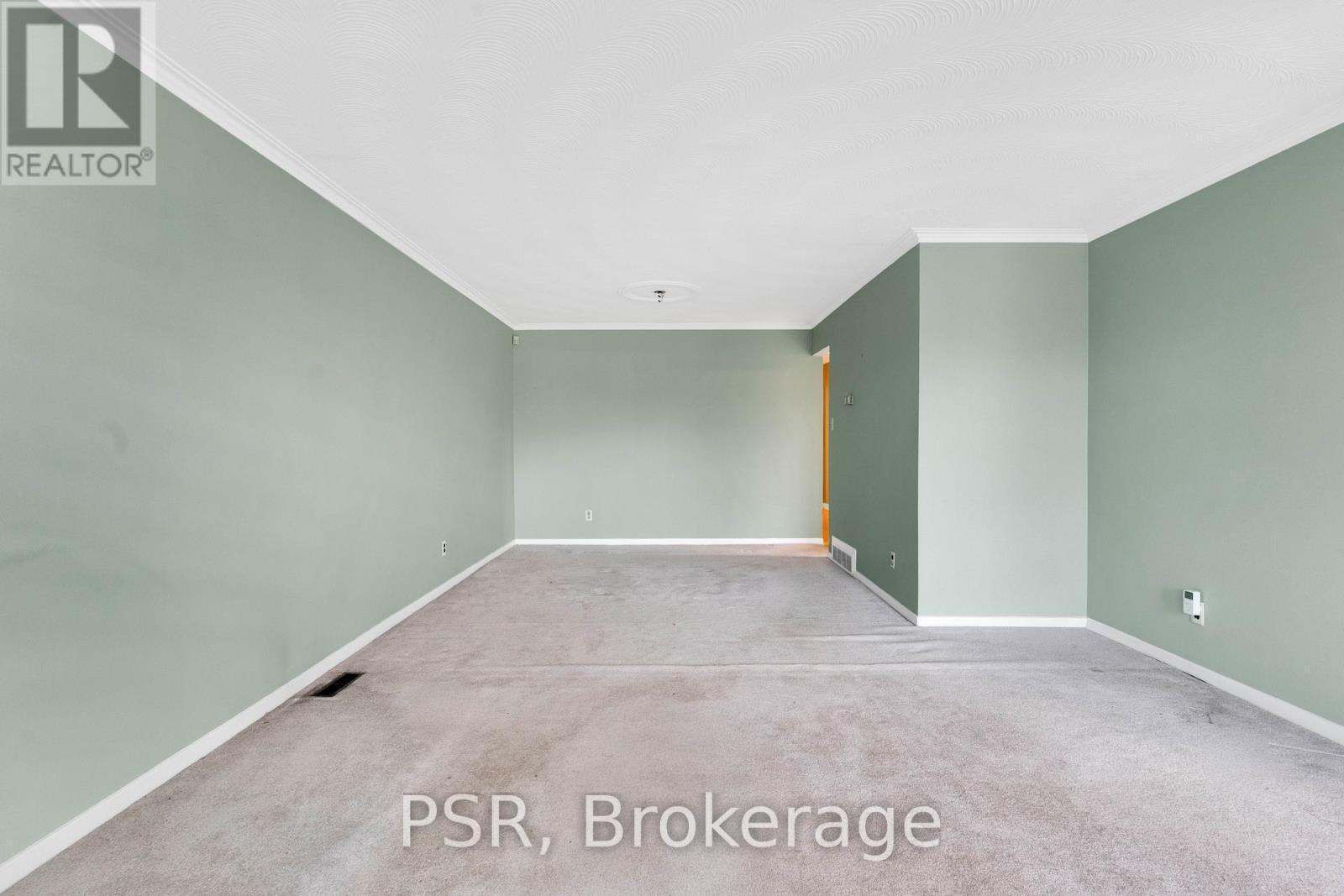 60 Bamford Crescent, Toronto, ON - Indoor Photo Showing Other Room