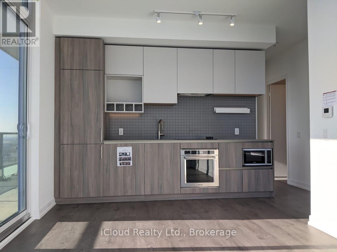 5502 - 950 Portage Parkway, Vaughan, ON - Indoor Photo Showing Kitchen