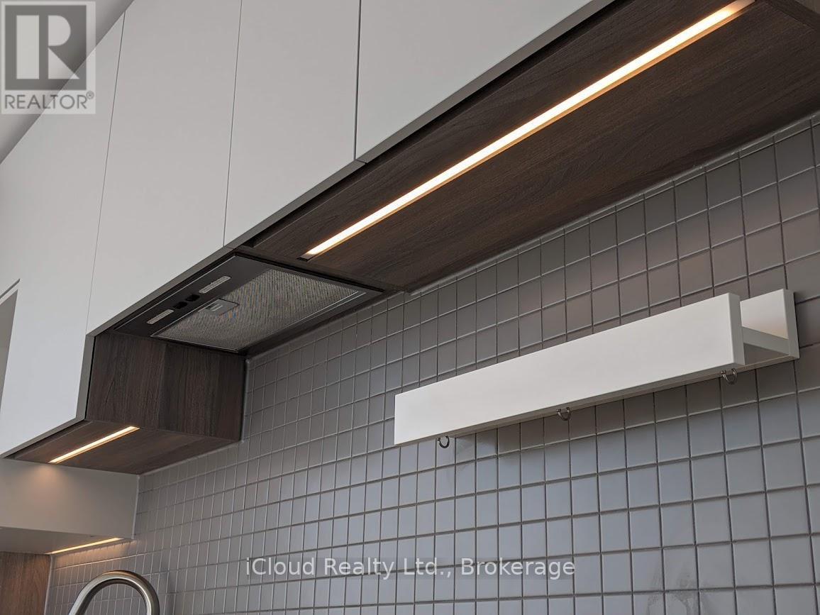 5502 - 950 Portage Parkway, Vaughan, ON - Indoor