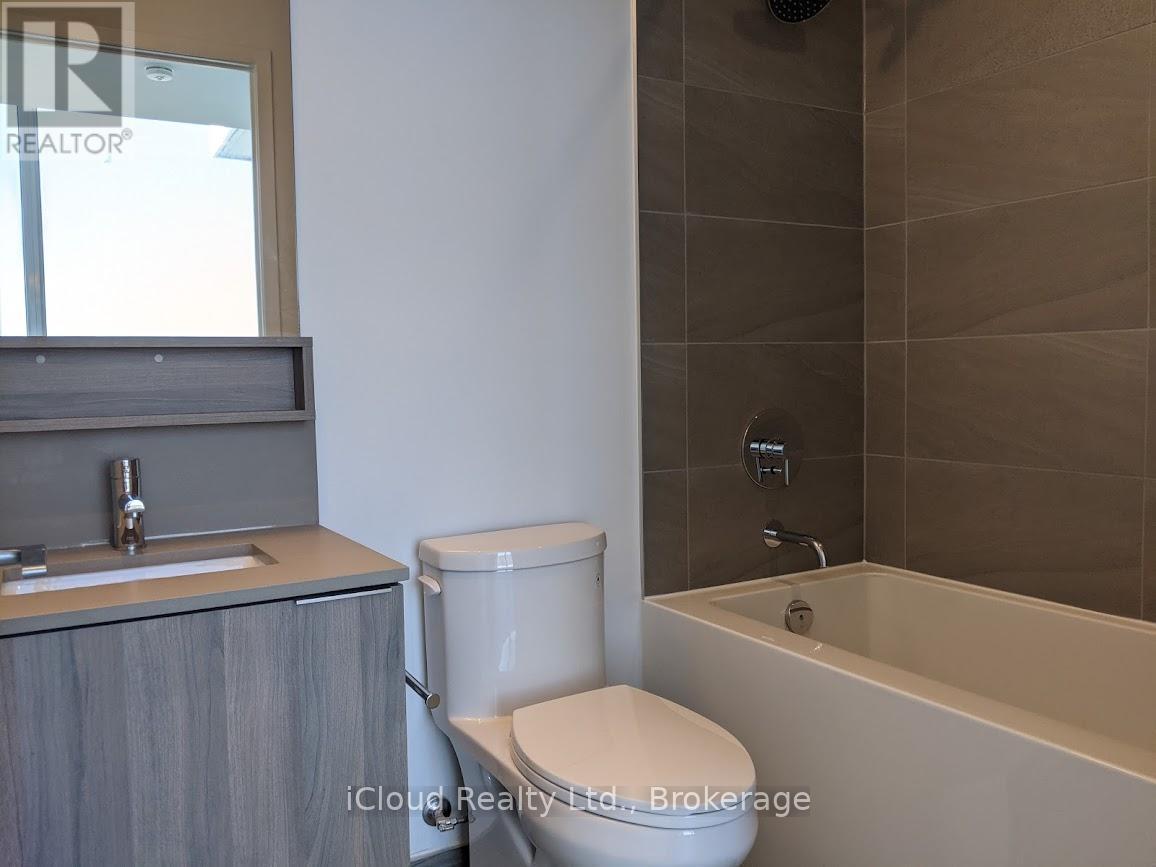 5502 - 950 Portage Parkway, Vaughan, ON - Indoor Photo Showing Bathroom