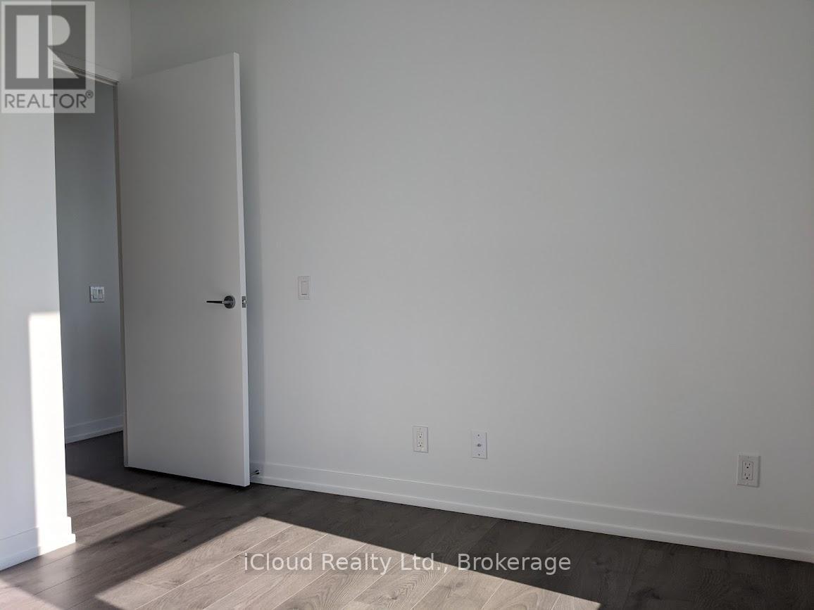 5502 - 950 Portage Parkway, Vaughan, ON - Indoor Photo Showing Other Room