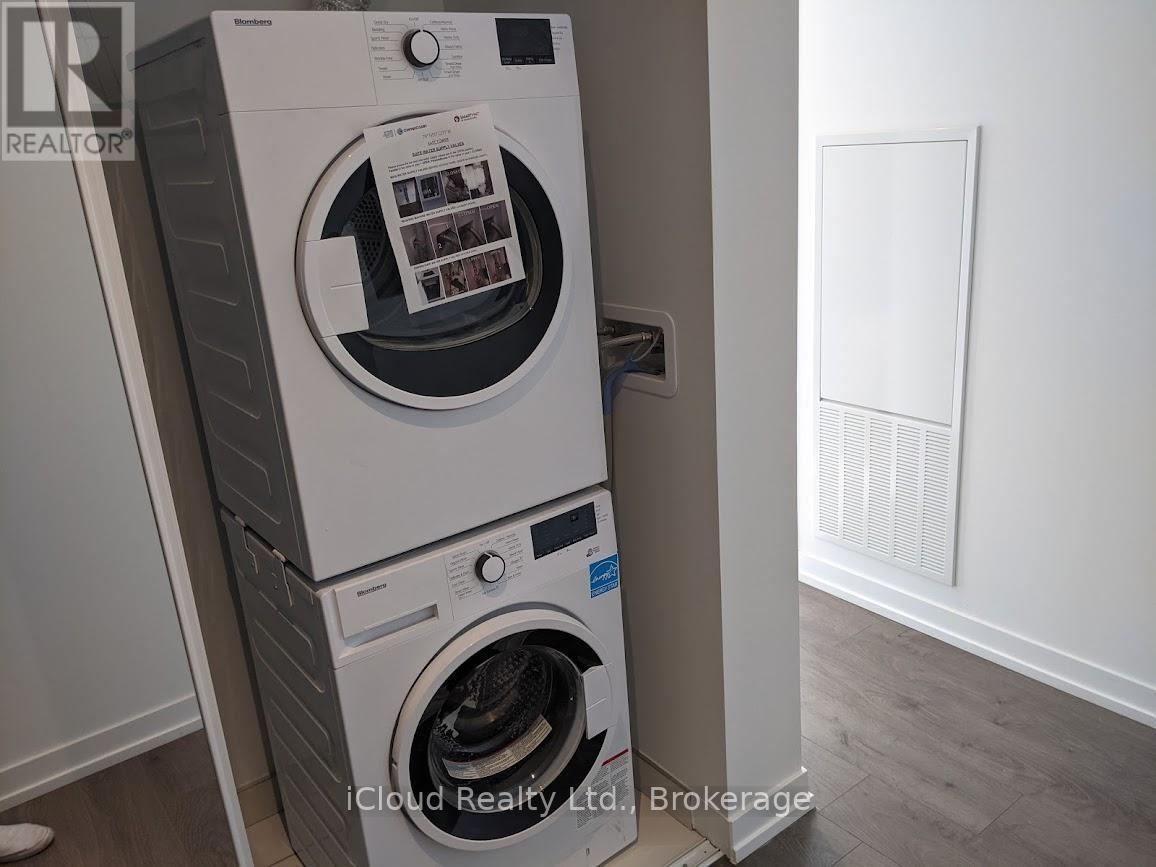 5502 - 950 Portage Parkway, Vaughan, ON - Indoor Photo Showing Laundry Room