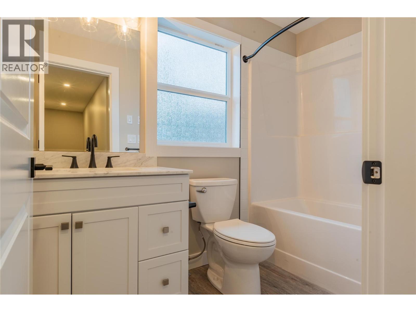 418 2Nd Avenue, Rivervale, BC - Indoor Photo Showing Bathroom