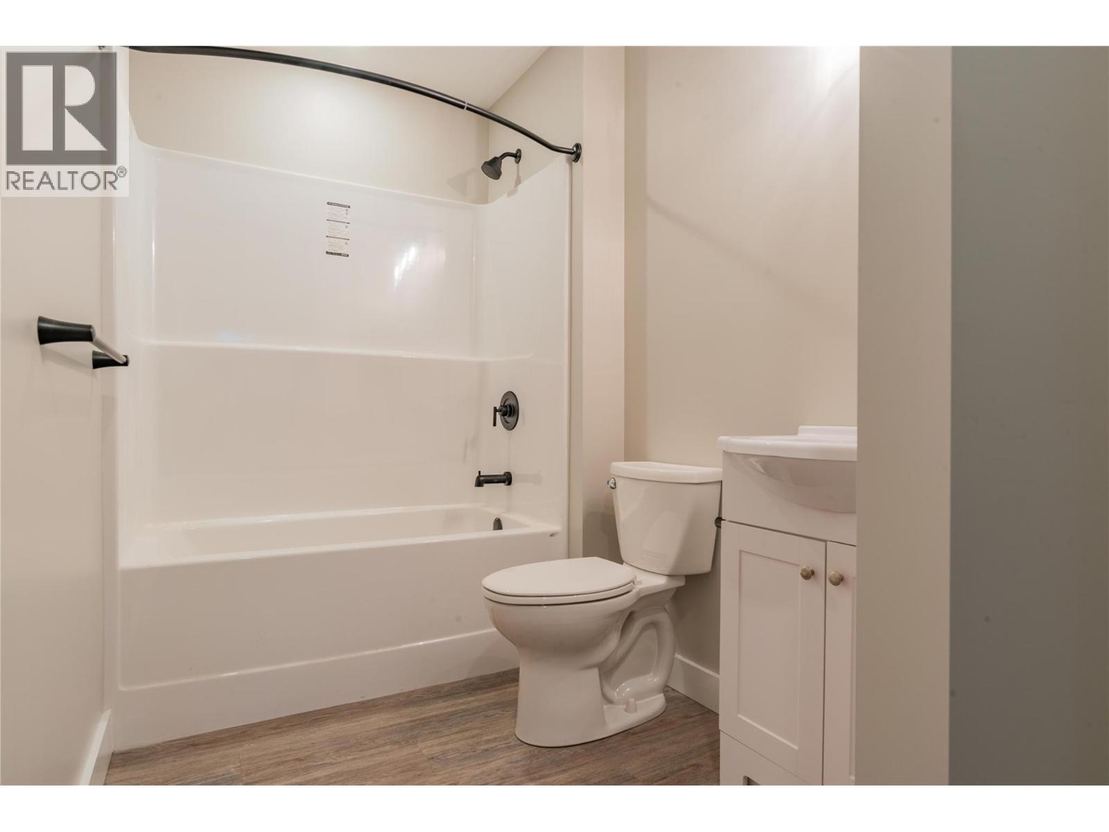 418 2Nd Avenue, Rivervale, BC - Indoor Photo Showing Bathroom