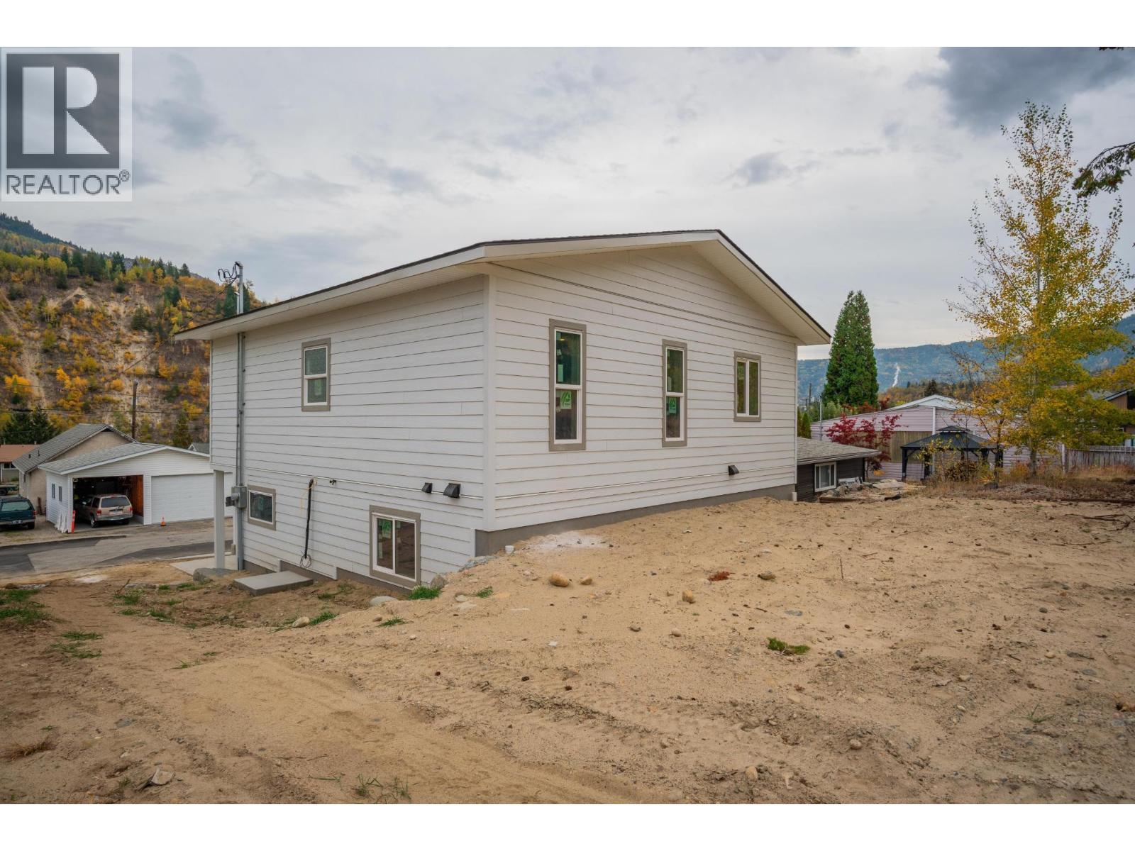 418 2Nd Avenue, Rivervale, BC - Outdoor With Exterior