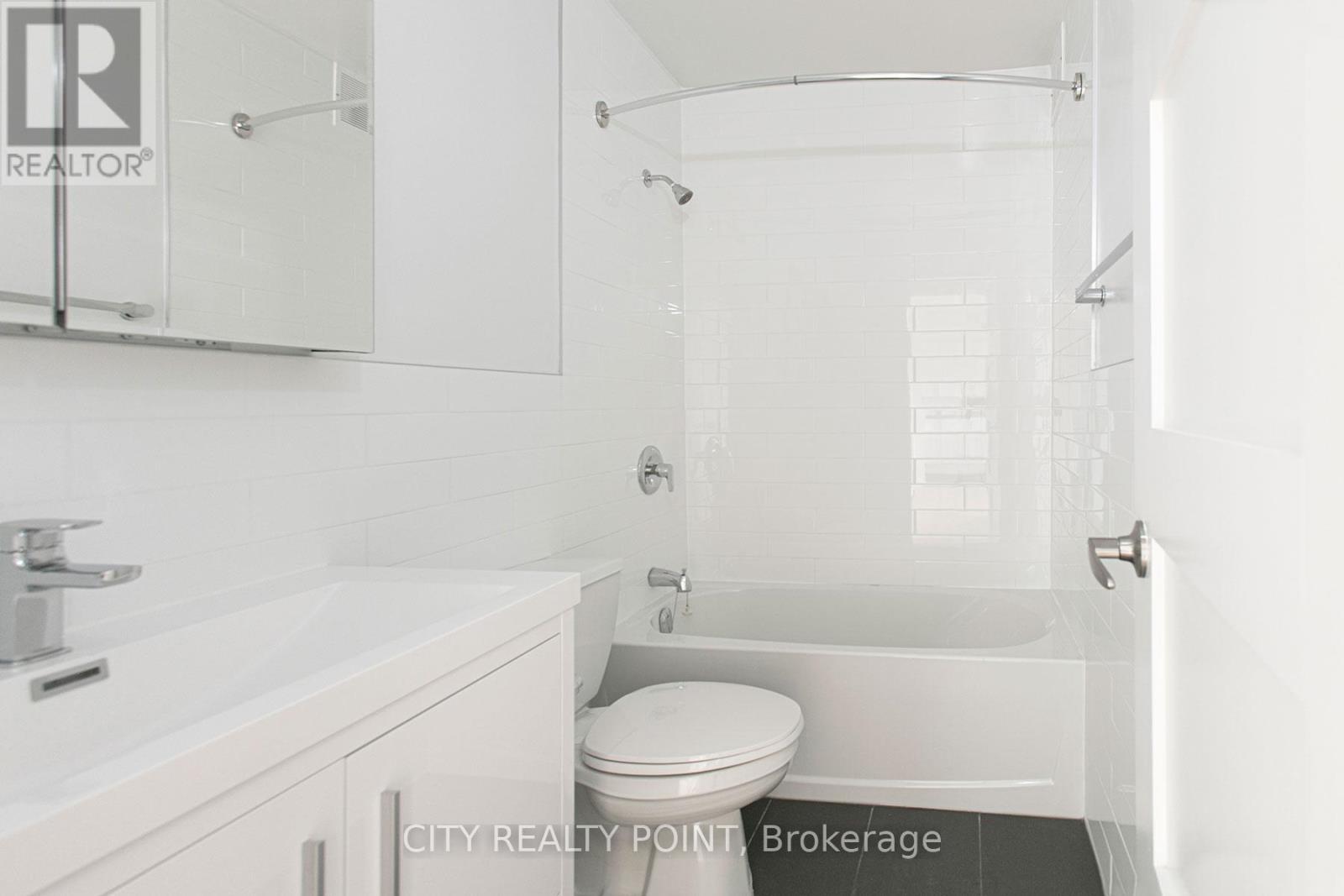 1401 - 666 Spadina Avenue, Toronto, ON - Indoor Photo Showing Bathroom