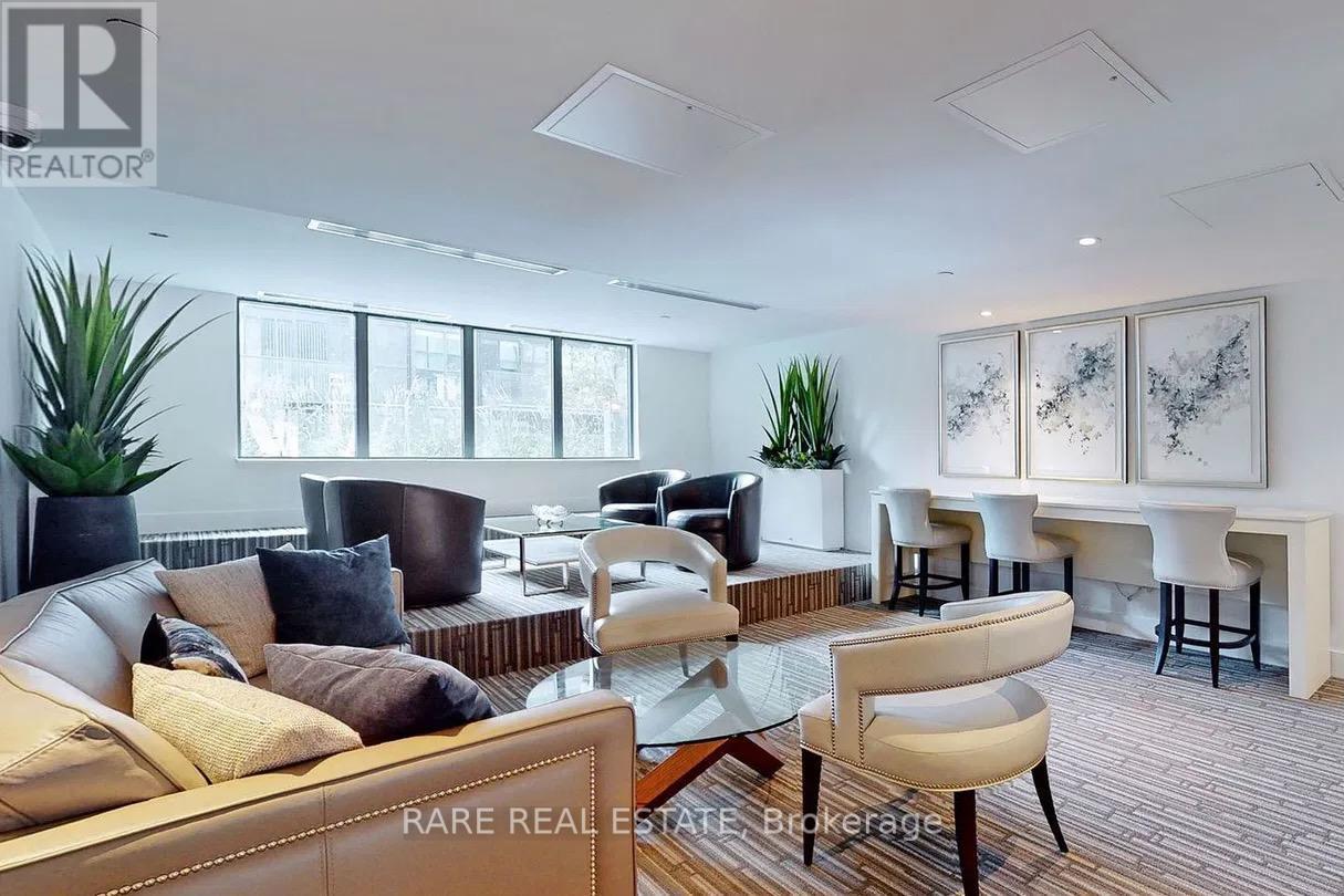 1002 - 955 Bay Street, Toronto, ON - Indoor Photo Showing Living Room