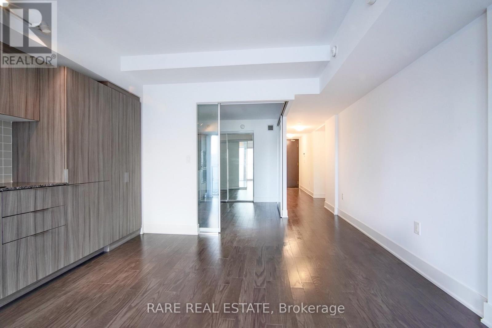 1002 - 955 Bay Street, Toronto, ON - Indoor Photo Showing Other Room