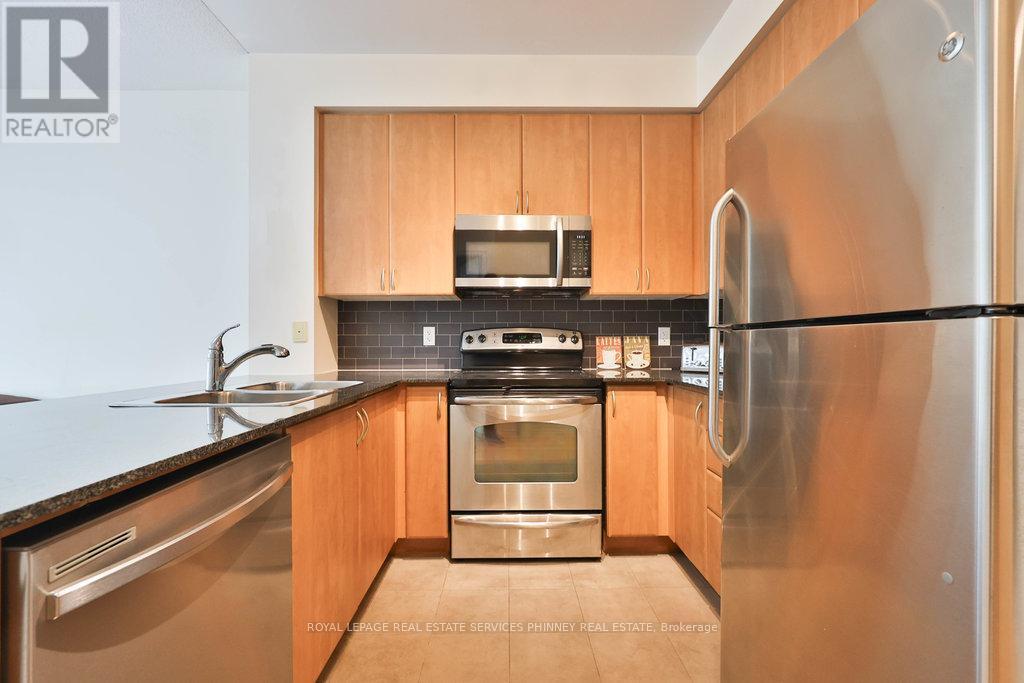 1111 - 225 Webb Drive, Mississauga, ON - Indoor Photo Showing Kitchen With Double Sink