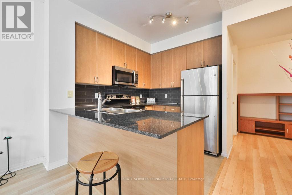 1111 - 225 Webb Drive, Mississauga, ON - Indoor Photo Showing Kitchen With Double Sink