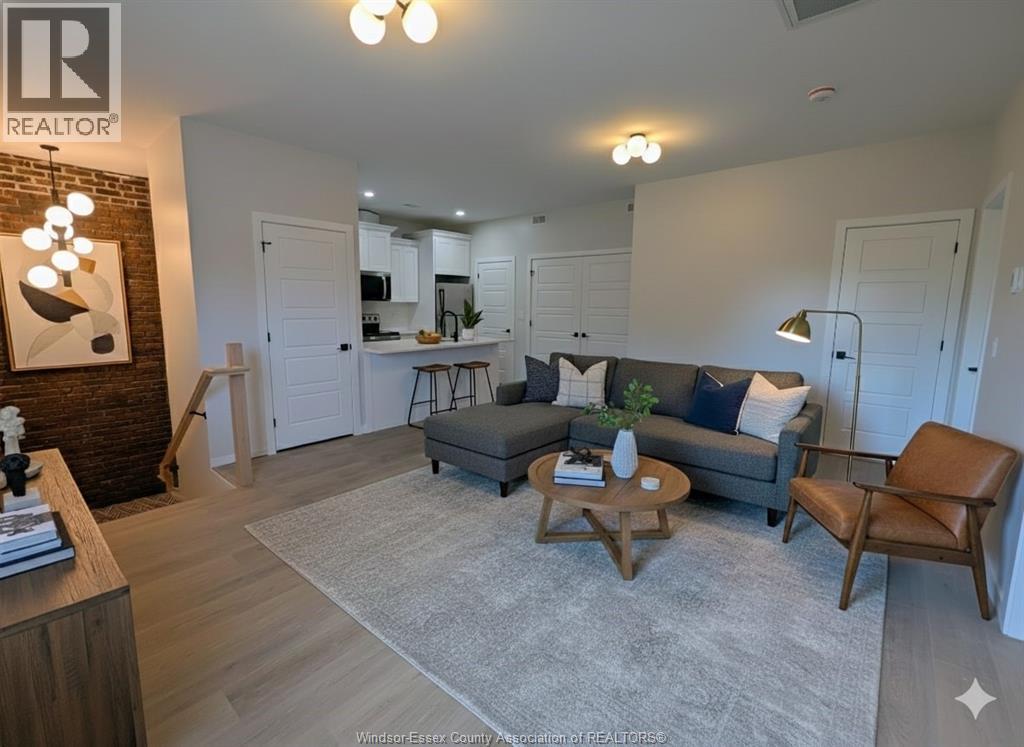 926-928 Giles Boulevard Unit# 5, Windsor, ON - Indoor Photo Showing Living Room