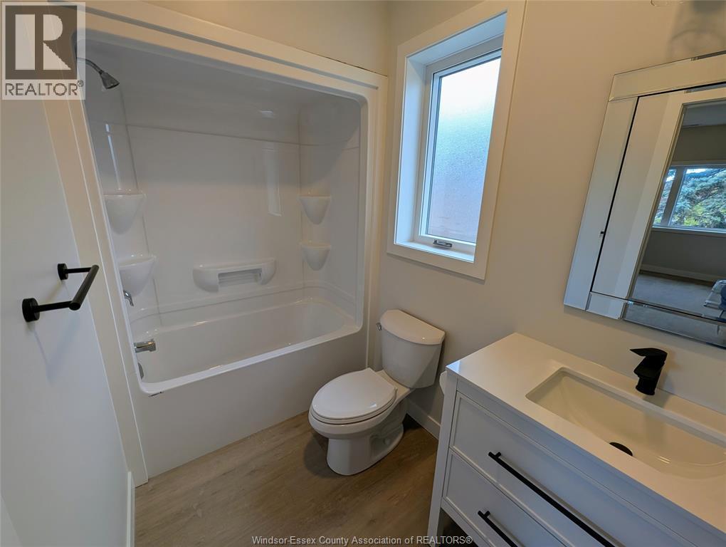 926-928 Giles Boulevard Unit# 5, Windsor, ON - Indoor Photo Showing Bathroom