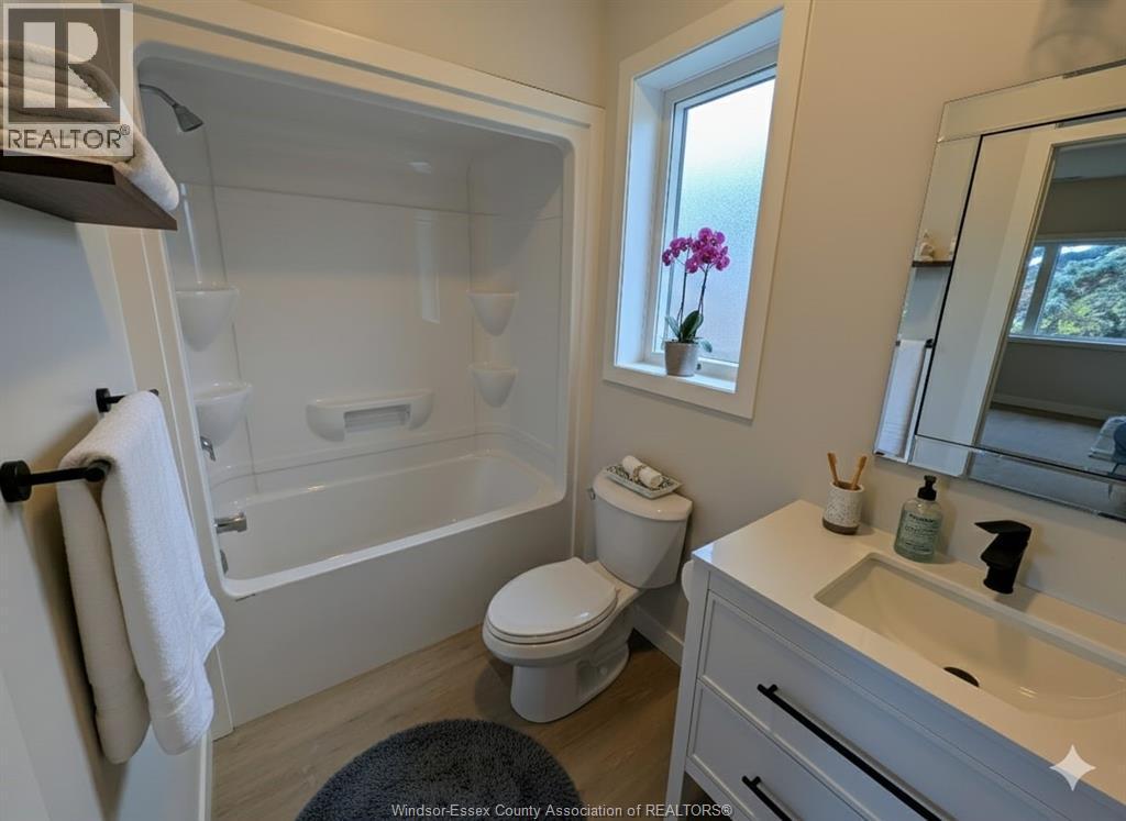 926-928 Giles Boulevard Unit# 5, Windsor, ON - Indoor Photo Showing Bathroom