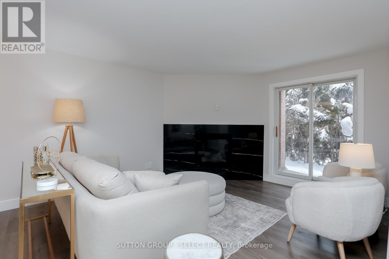 202 - 2228 Trafalgar Street, London East (East I), ON - Indoor Photo Showing Living Room