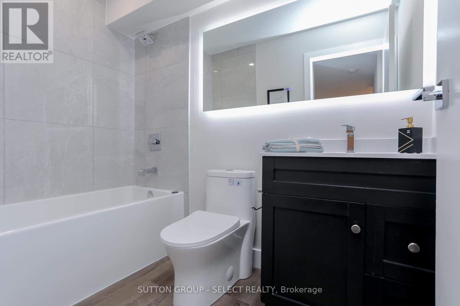 202 - 2228 Trafalgar Street, London East (East I), ON - Indoor Photo Showing Bathroom