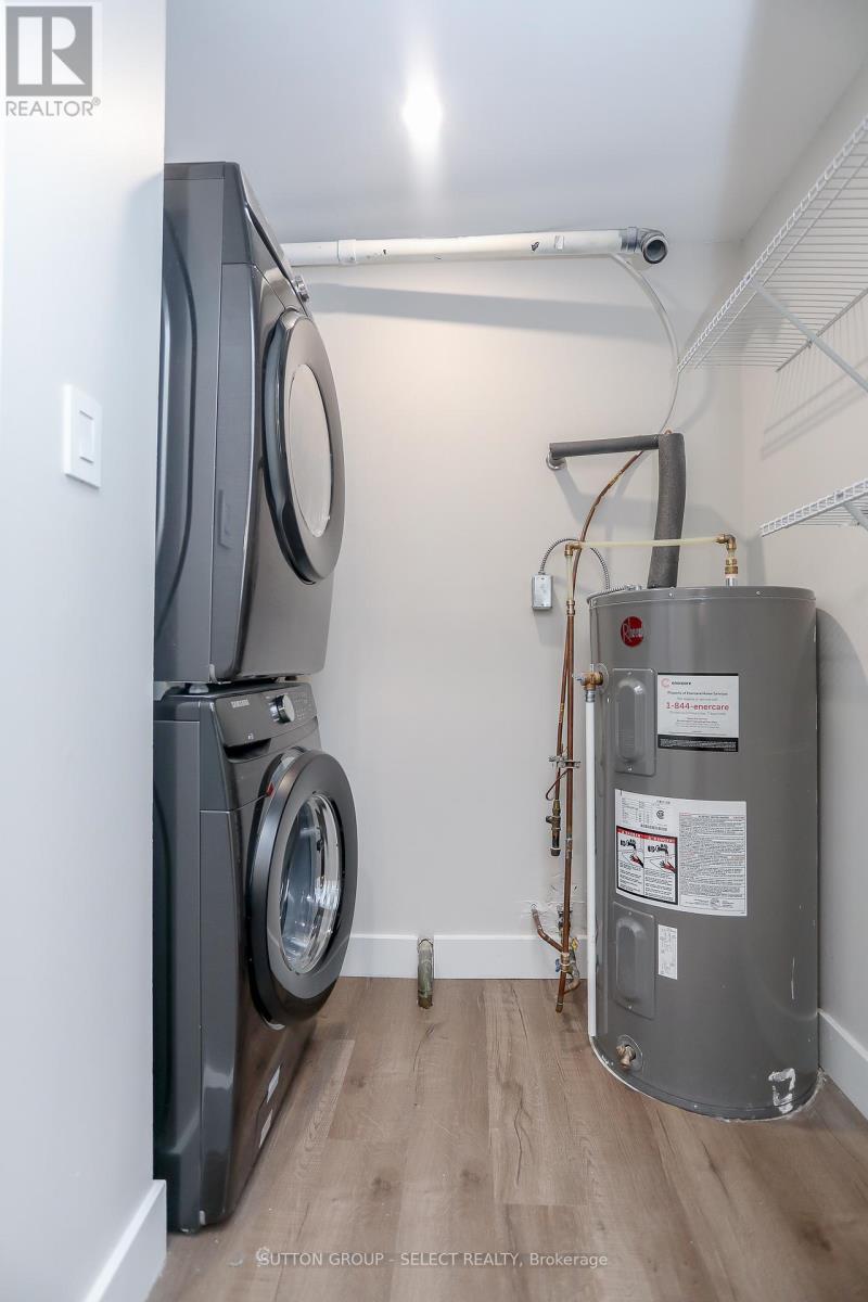 202 - 2228 Trafalgar Street, London East (East I), ON - Indoor Photo Showing Laundry Room