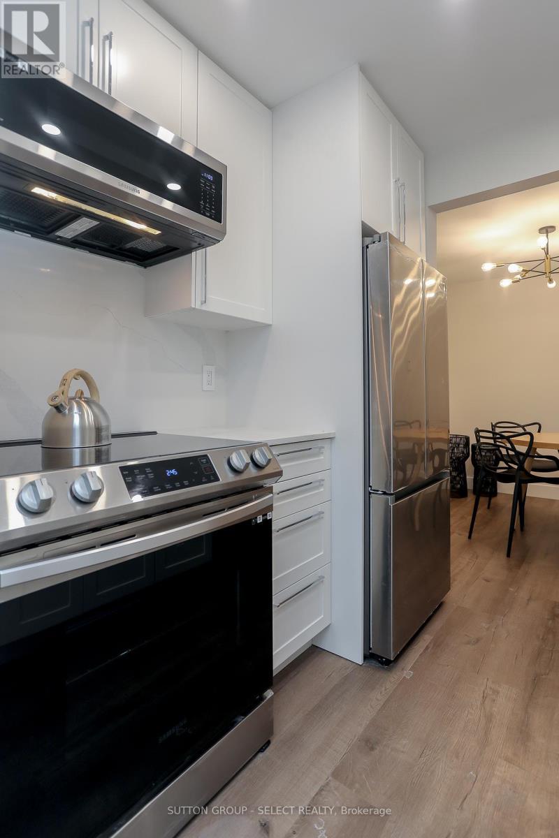 202 - 2228 Trafalgar Street, London East (East I), ON - Indoor Photo Showing Kitchen With Stainless Steel Kitchen
