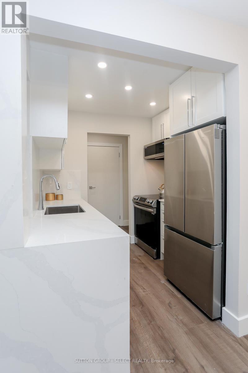 202 - 2228 Trafalgar Street, London East (East I), ON - Indoor Photo Showing Kitchen With Stainless Steel Kitchen