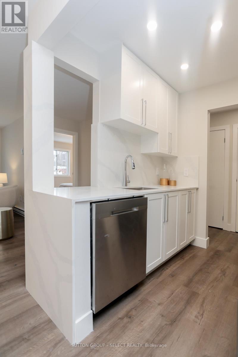 202 - 2228 Trafalgar Street, London East (East I), ON - Indoor Photo Showing Kitchen