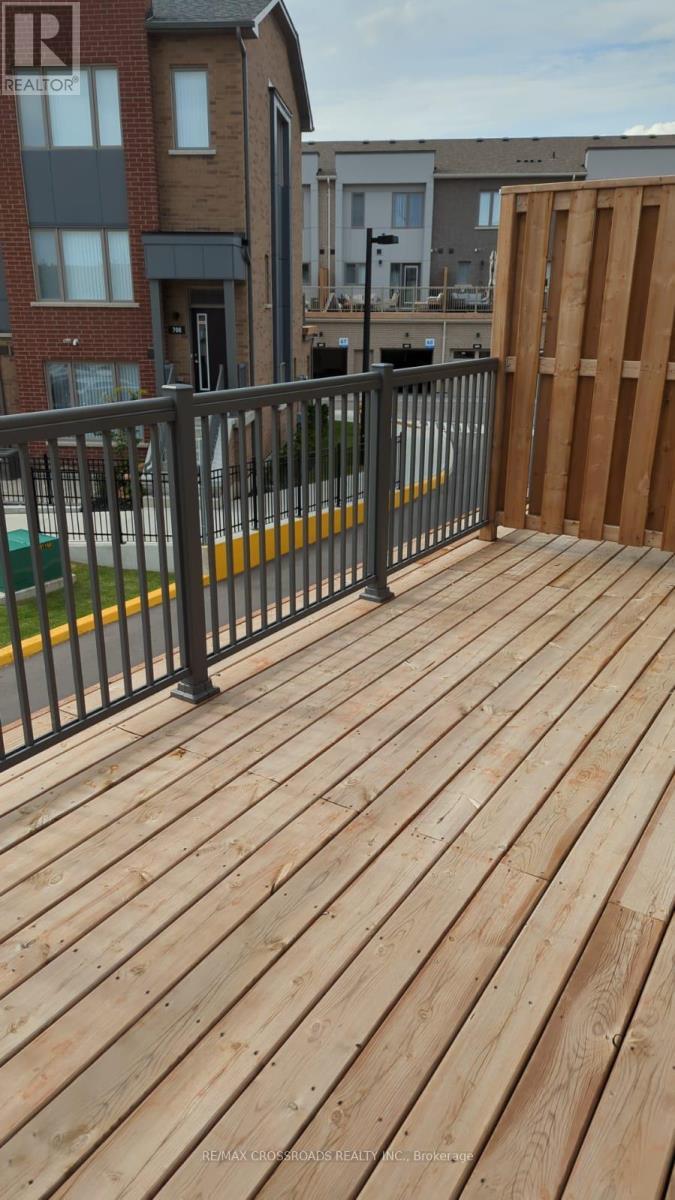 109 - 1525 Kingston Road, Pickering, ON - Outdoor