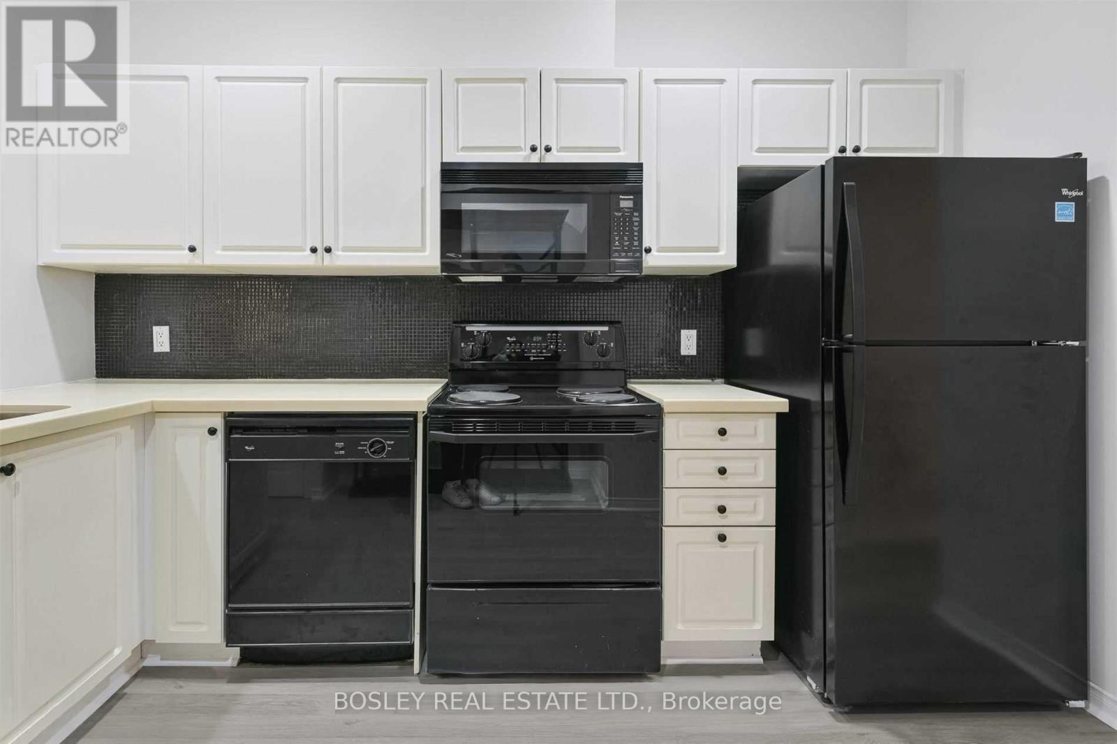 110 - 600 Eglinton Avenue E, Toronto, ON - Indoor Photo Showing Kitchen