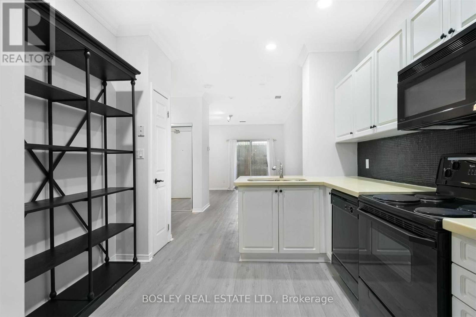 110 - 600 Eglinton Avenue E, Toronto, ON - Indoor Photo Showing Kitchen