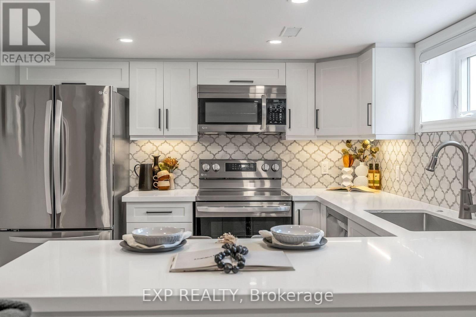 Basement - 52 Ivorwood Crescent, Toronto, ON - Indoor Photo Showing Kitchen With Upgraded Kitchen