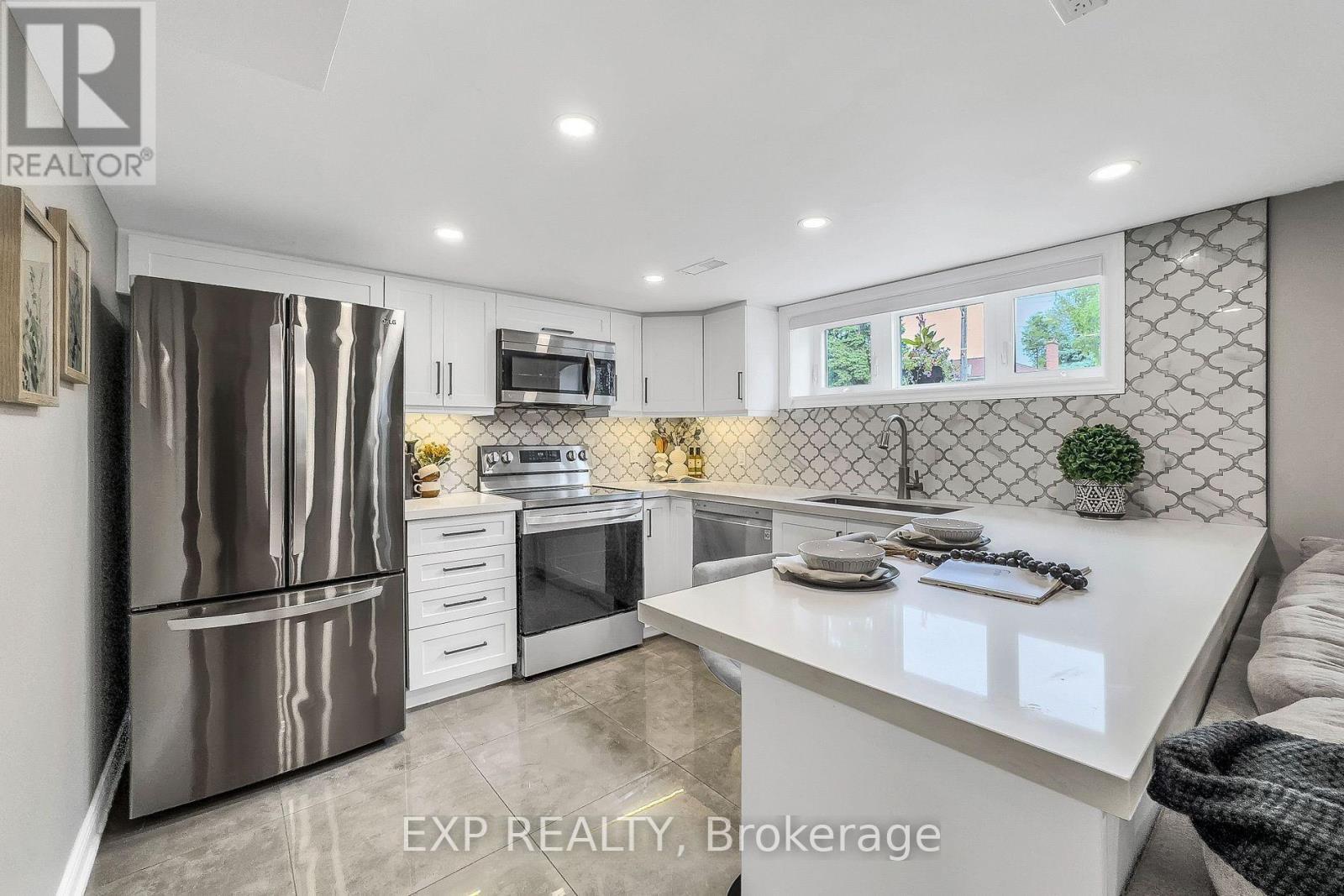 Basement - 52 Ivorwood Crescent, Toronto, ON - Indoor Photo Showing Kitchen With Upgraded Kitchen