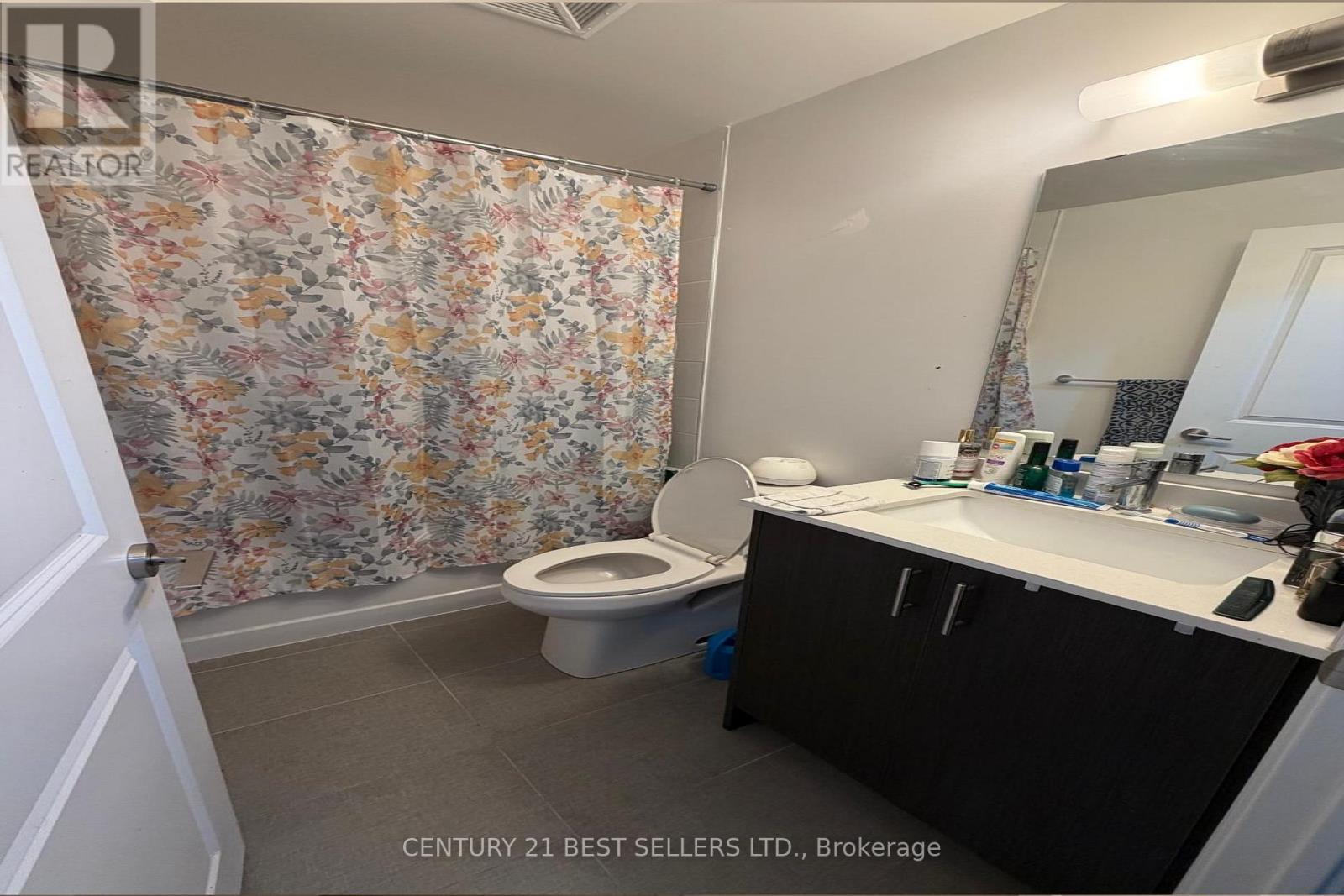 218 - 1050 Main Street E, Milton, ON - Indoor Photo Showing Bathroom