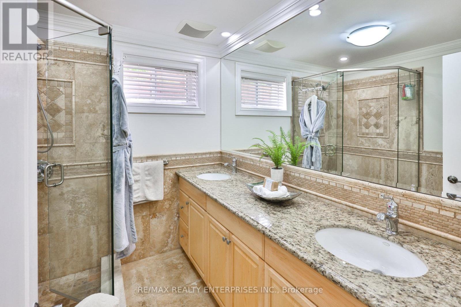 1215 Indian Road, Mississauga, ON - Indoor Photo Showing Bathroom