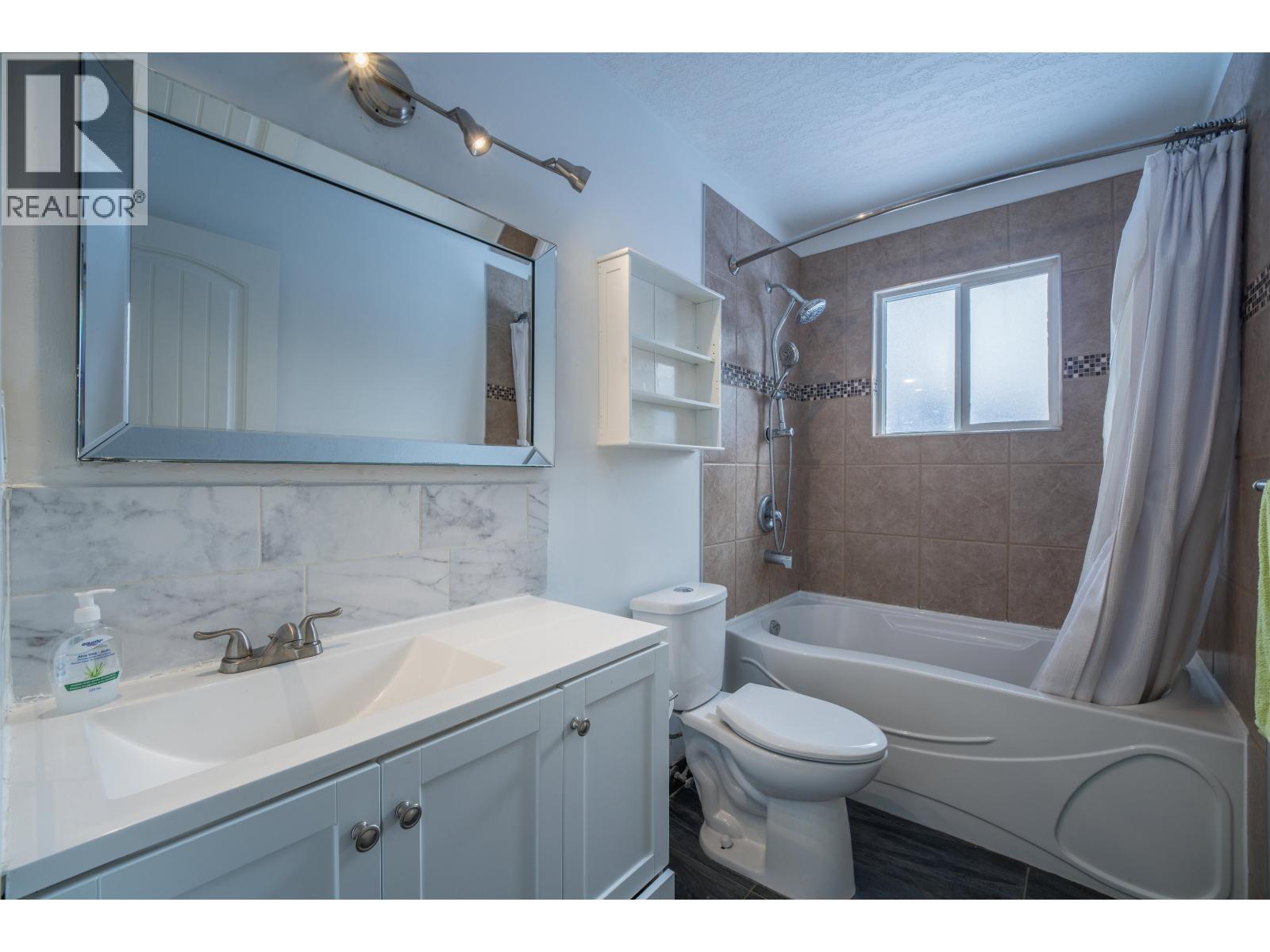 4591 Valley Crescent, Prince George, BC - Indoor Photo Showing Bathroom