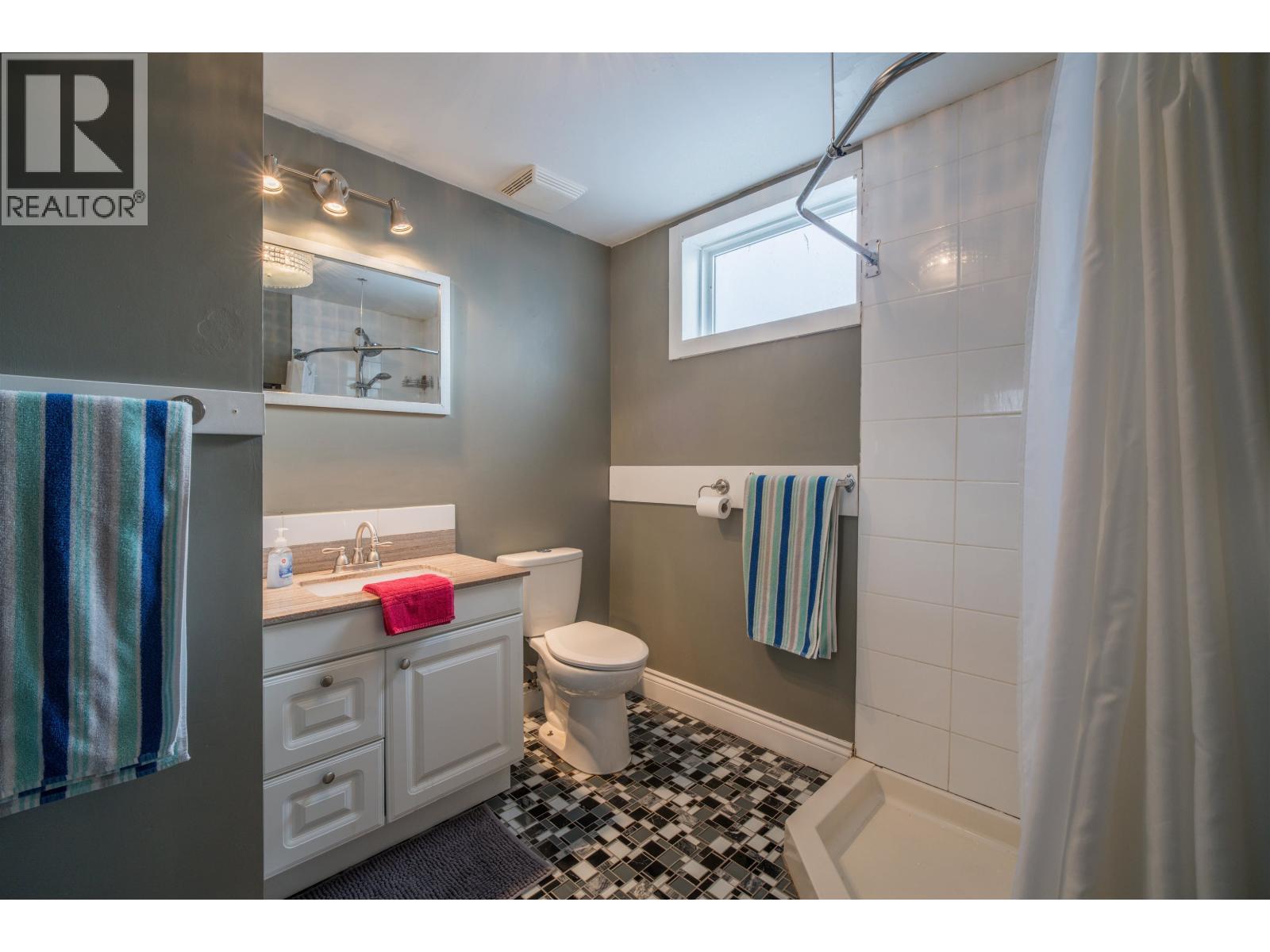 4591 Valley Crescent, Prince George, BC - Indoor Photo Showing Bathroom