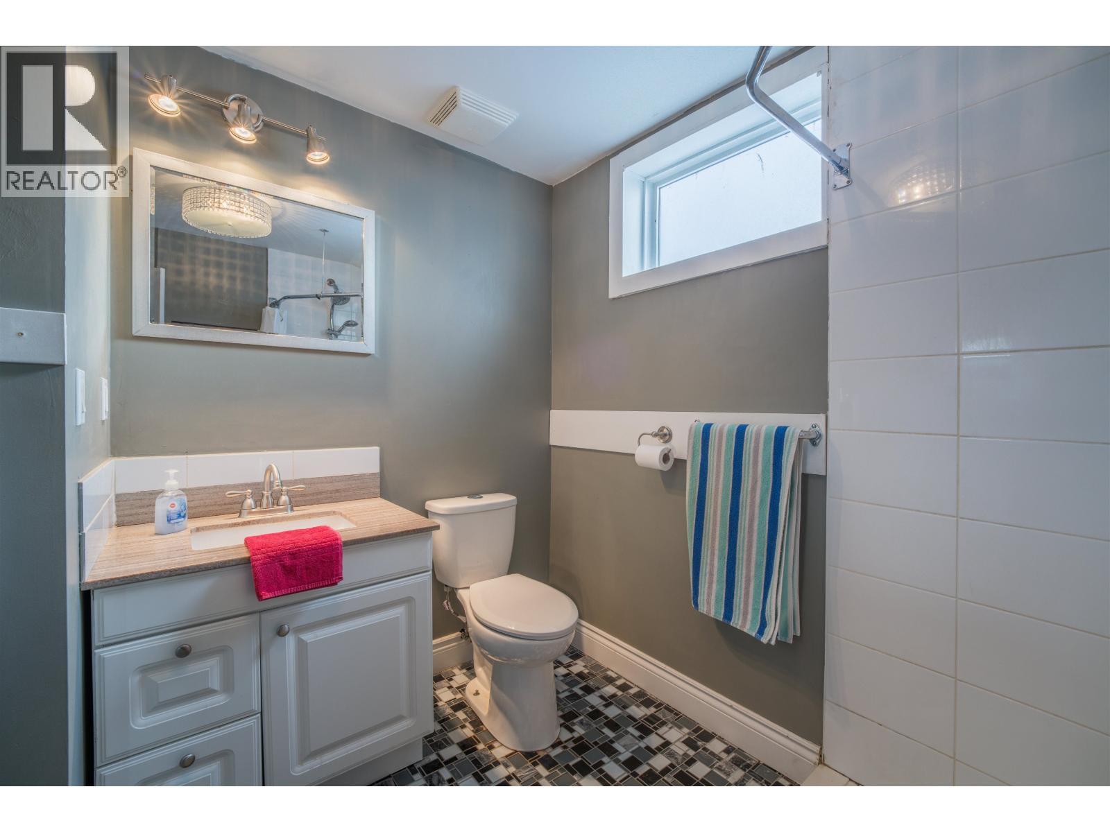 4591 Valley Crescent, Prince George, BC - Indoor Photo Showing Bathroom