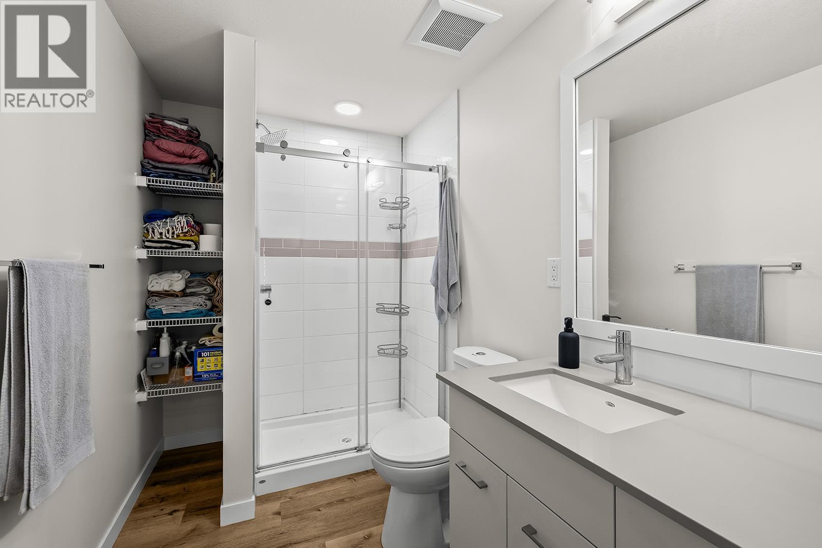 722 Valley Road Unit# 312, Kelowna, BC - Indoor Photo Showing Bathroom