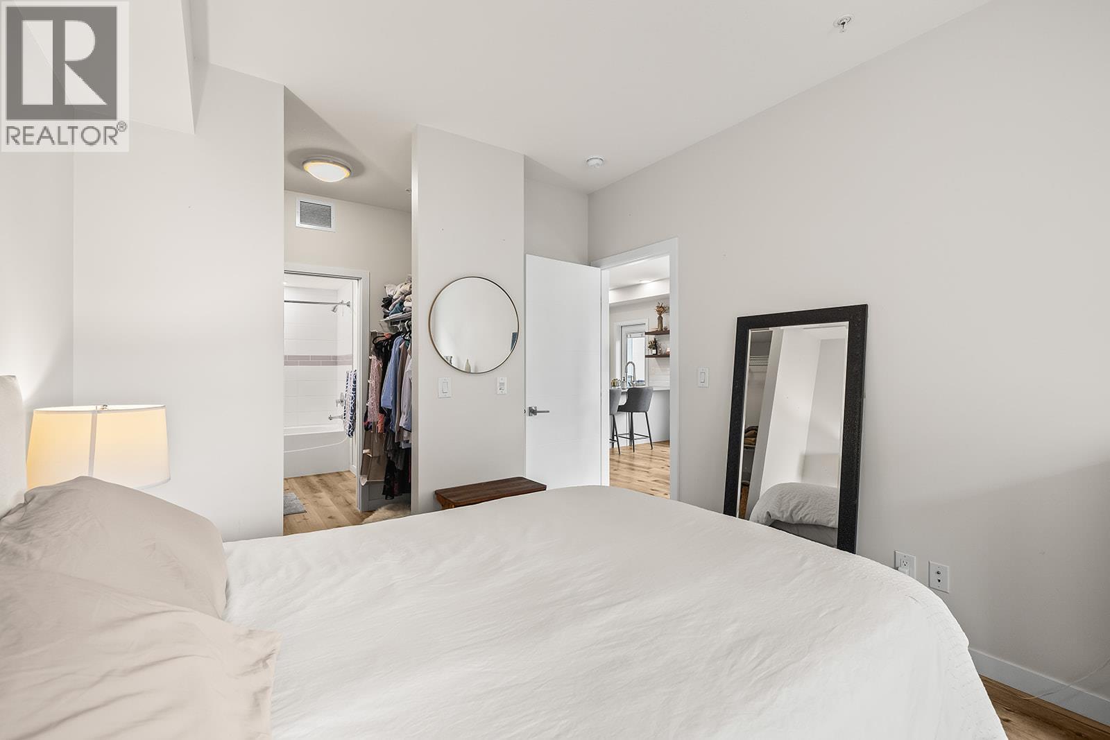 722 Valley Road Unit# 312, Kelowna, BC - Indoor Photo Showing Bedroom