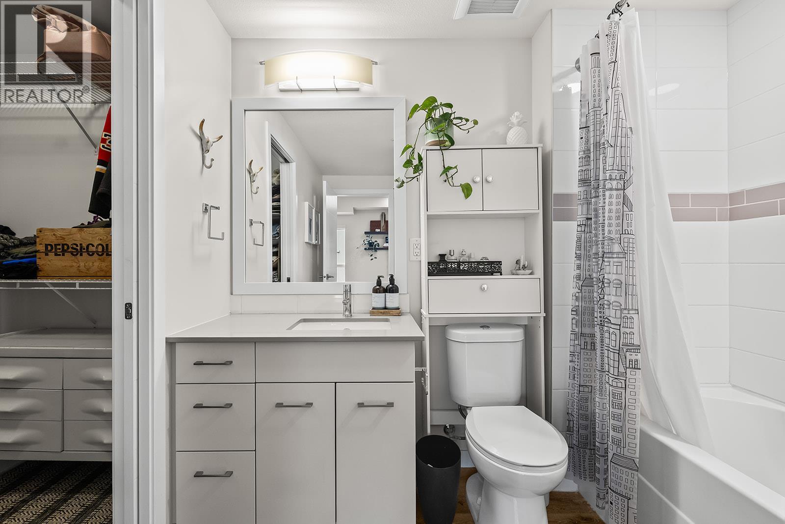 722 Valley Road Unit# 312, Kelowna, BC - Indoor Photo Showing Bathroom