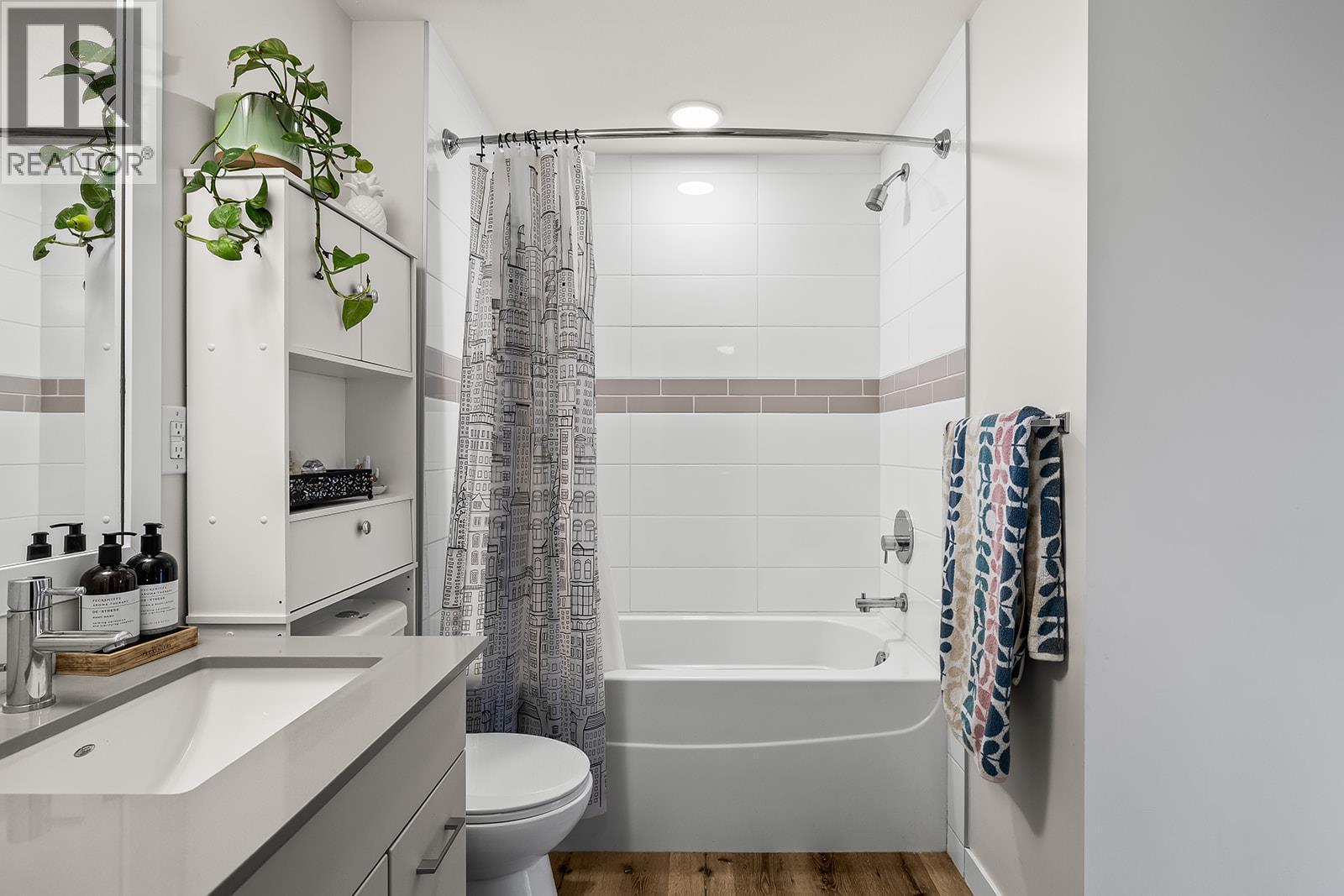 722 Valley Road Unit# 312, Kelowna, BC - Indoor Photo Showing Bathroom