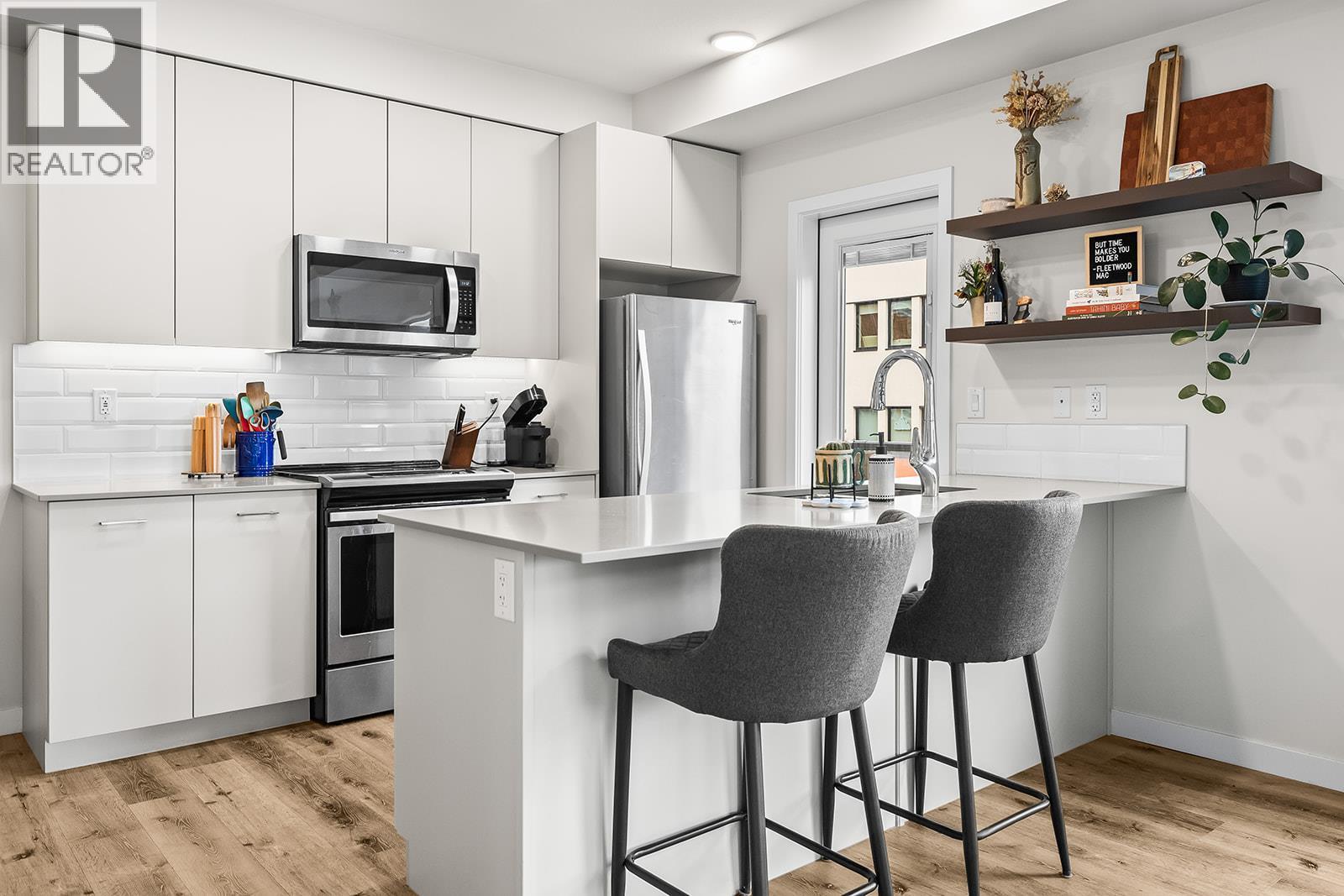 722 Valley Road Unit# 312, Kelowna, BC - Indoor Photo Showing Kitchen With Stainless Steel Kitchen With Upgraded Kitchen