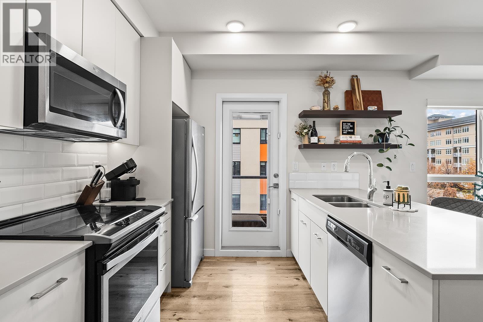 722 Valley Road Unit# 312, Kelowna, BC - Indoor Photo Showing Kitchen With Stainless Steel Kitchen With Double Sink With Upgraded Kitchen