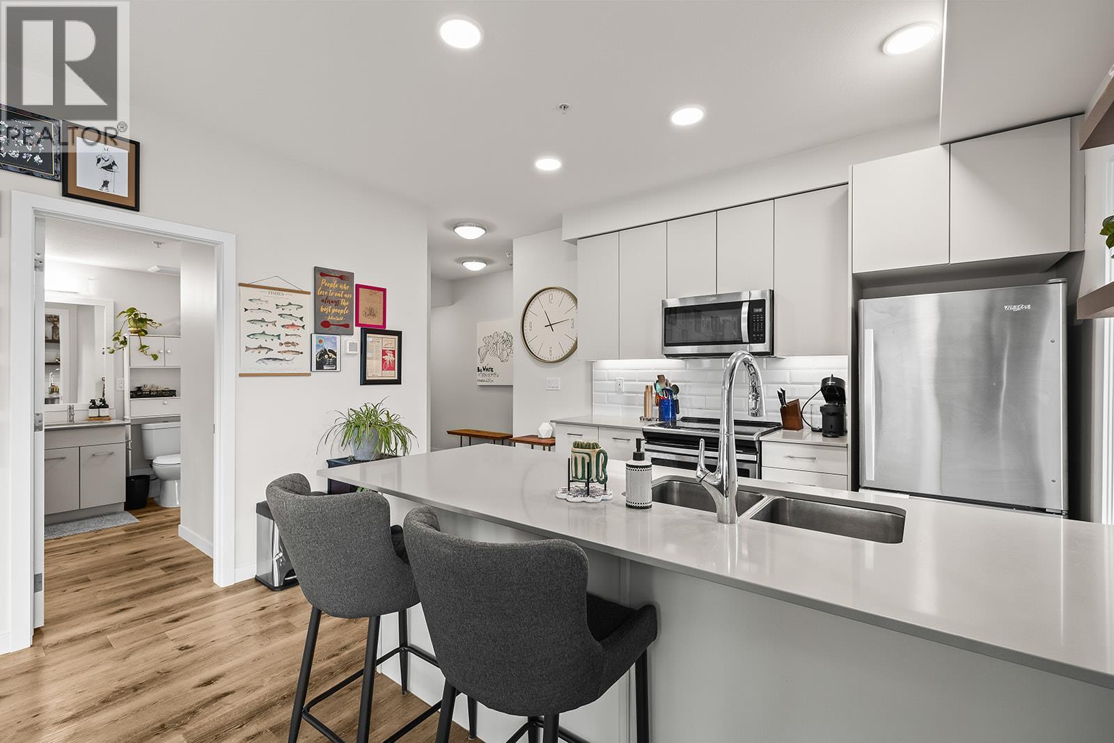 722 Valley Road Unit# 312, Kelowna, BC - Indoor Photo Showing Kitchen With Stainless Steel Kitchen With Double Sink With Upgraded Kitchen