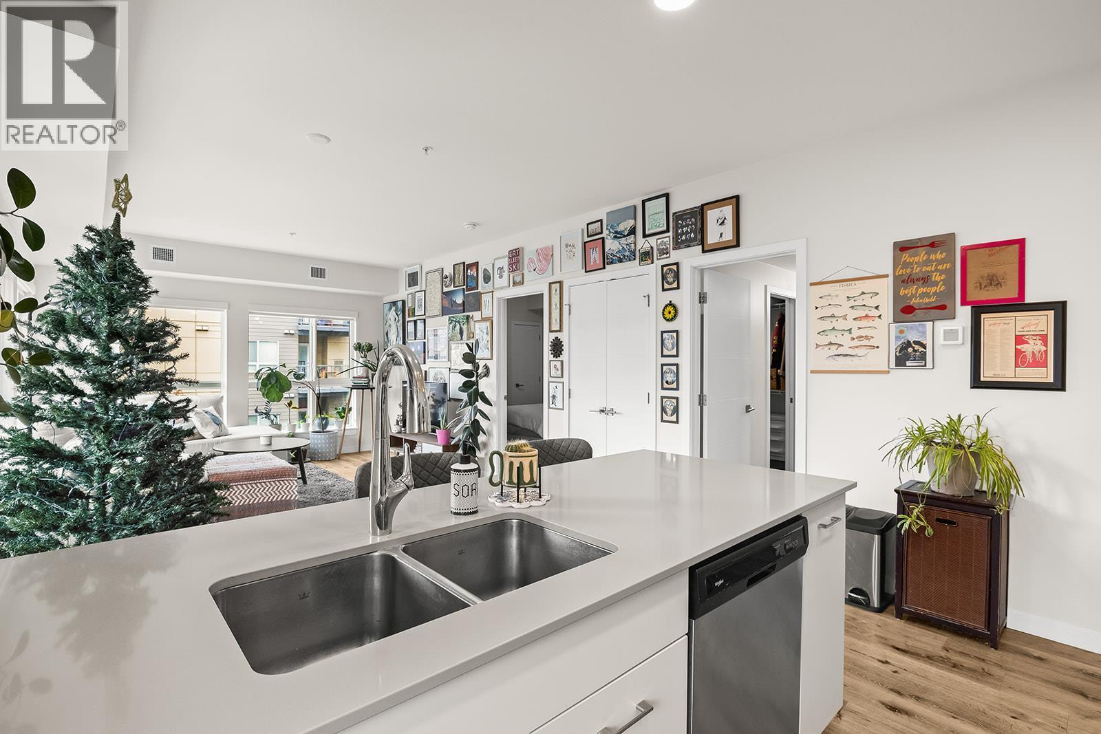 722 Valley Road Unit# 312, Kelowna, BC - Indoor Photo Showing Kitchen With Double Sink